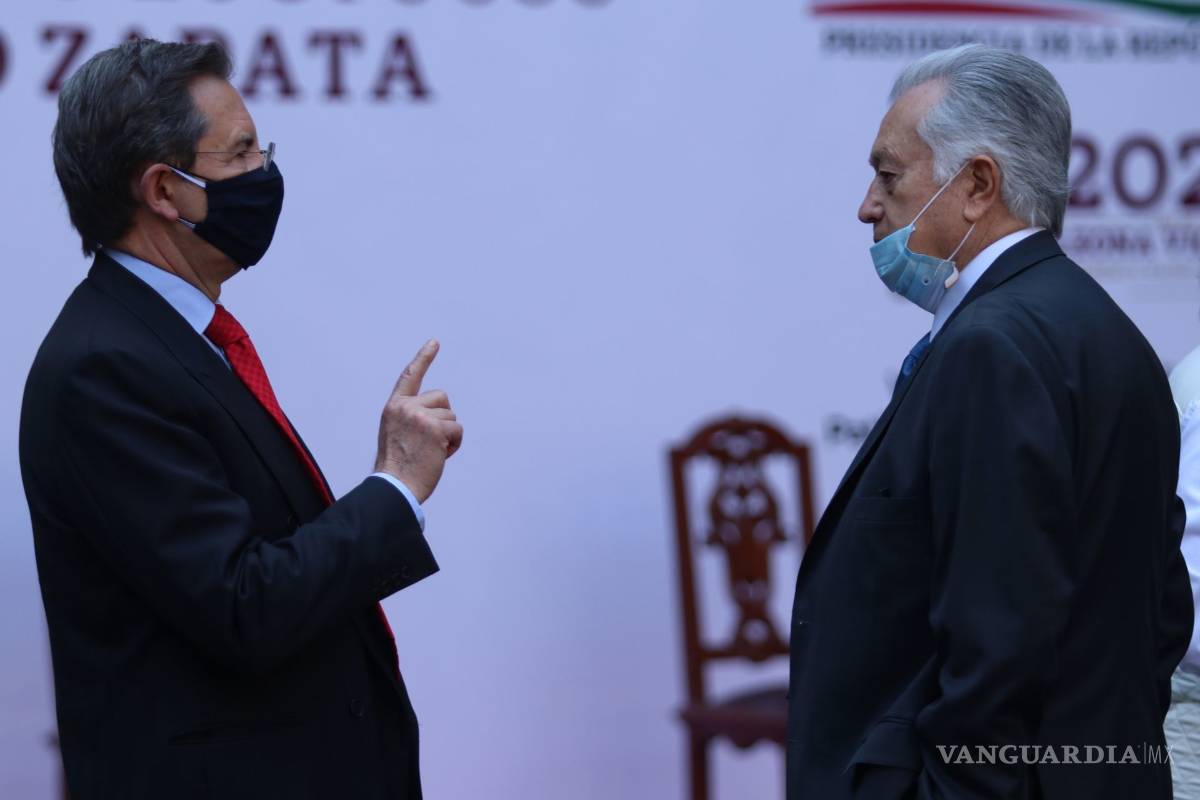 Usa gabinete cubrebocas a ‘escondidas’ de AMLO, a más de 5 meses de pandemia en el país