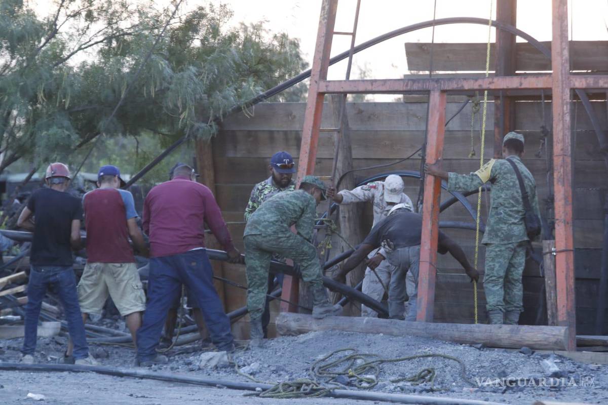 Se dificulta rescate de mineros en pocito de Agujita, Sabinas; refuerzan desagüe con ocho bombas