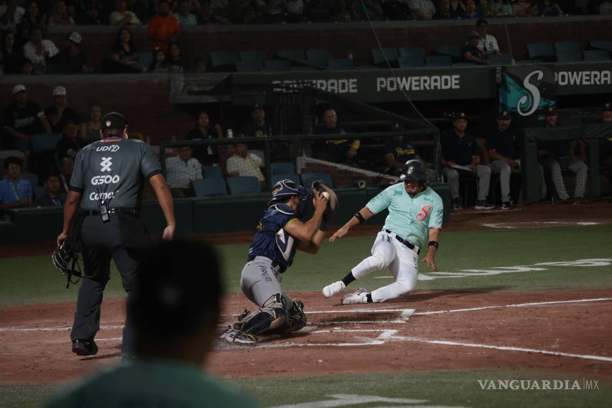 $!La afición del Francisco I. Madero celebró otra victoria de Saltillo en una semana decisiva para la temporada.
