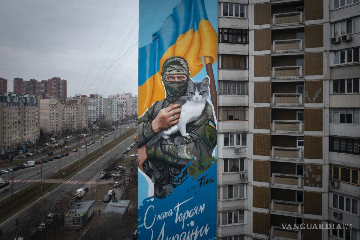 Así rinde Kiev tributo con murales bélicos a los soldados caídos en Ucrania (fotos)