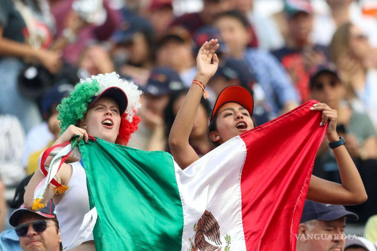 $!La afición mexicana se volcó a apoyar a Sergio Checo Pérez en la segunda práctica de la jornada en Autódromo Hermanos Rodríguez.