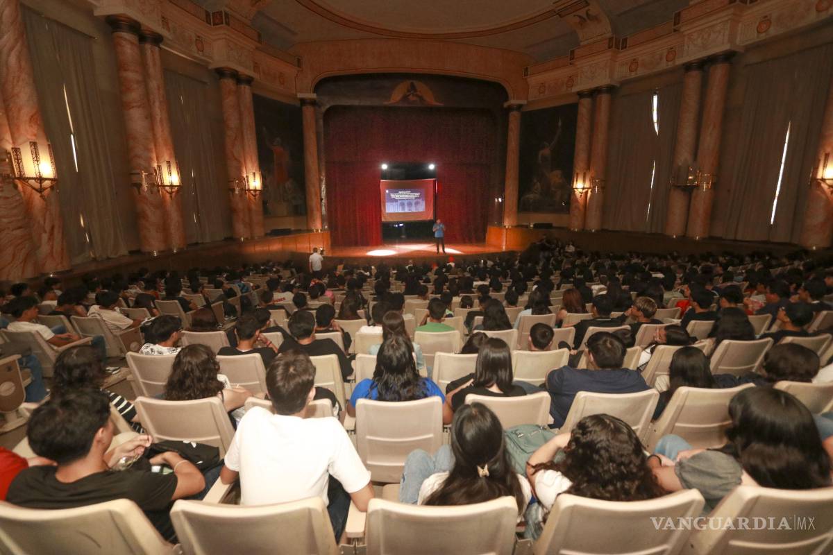 $!Autoridades universitarias acompañaron la bienvenida a los alumnos de nuevo ingreso en el Paraninfo del plantel.