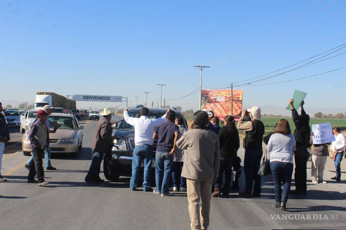 $!Laguneros se manifiestan por ‘gasolinazo’; realizan tres movimientos