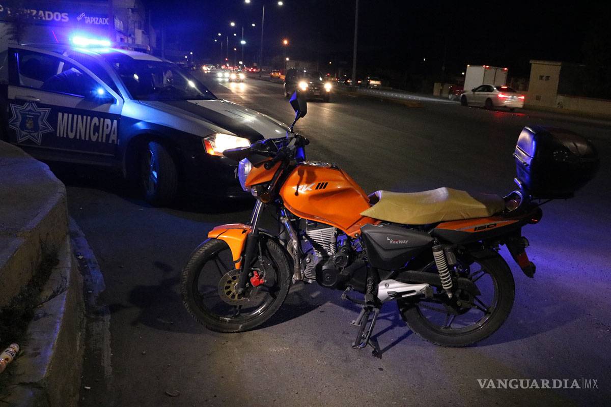 Moticiclista choca con auto, su pareja muere horas después en hospital de Saltillo