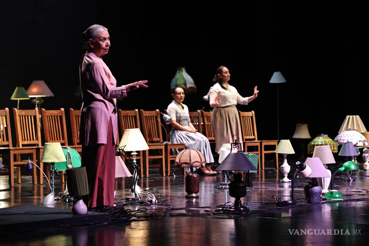 $!Como parte del aniversario 47 del Teatro de la Ciudad Fernando Soler, se presentó la obra titulada “Prendidas de las Lámparas”.