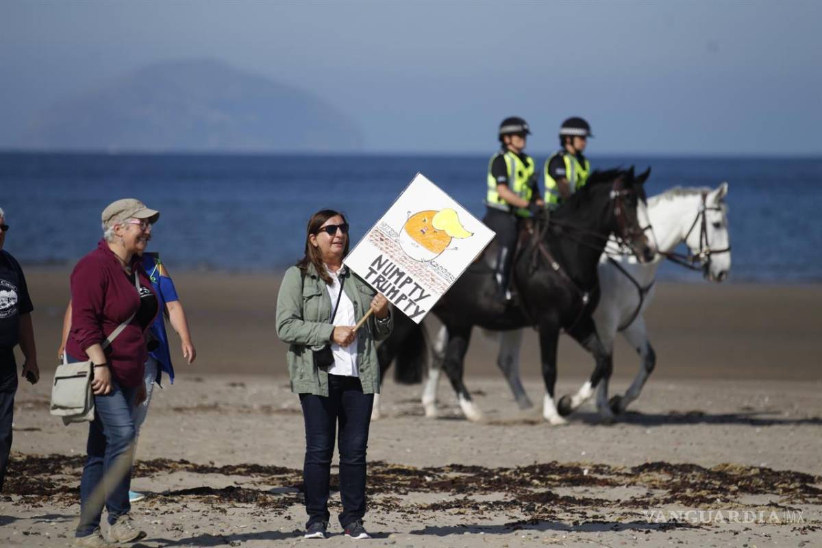 $!Miles repudian a Trump durante su visita a Escocia