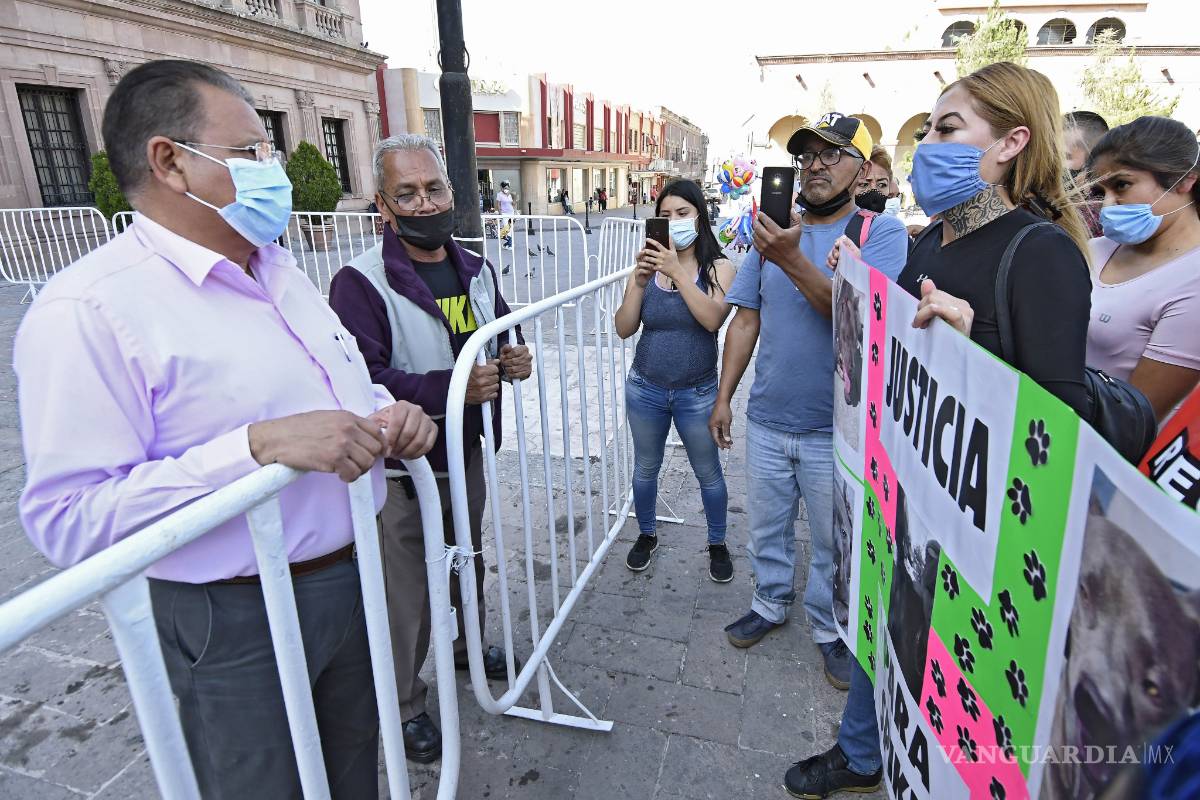 $!Exigen justicia por Spike, pitbull agredido por policía de Coahuila