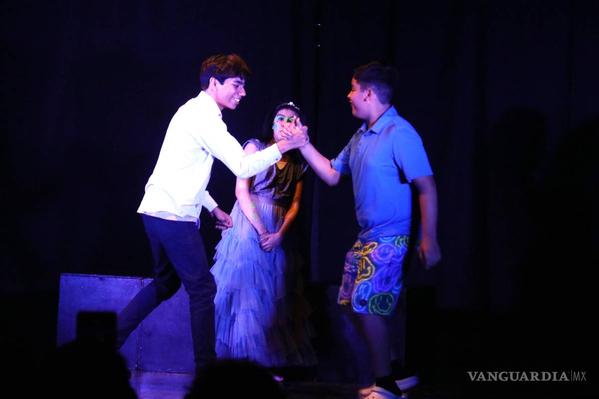 $!Estrenan la obra ‘Ola, Hola’ integrantes del taller de teatro de la Casa de la Cultura