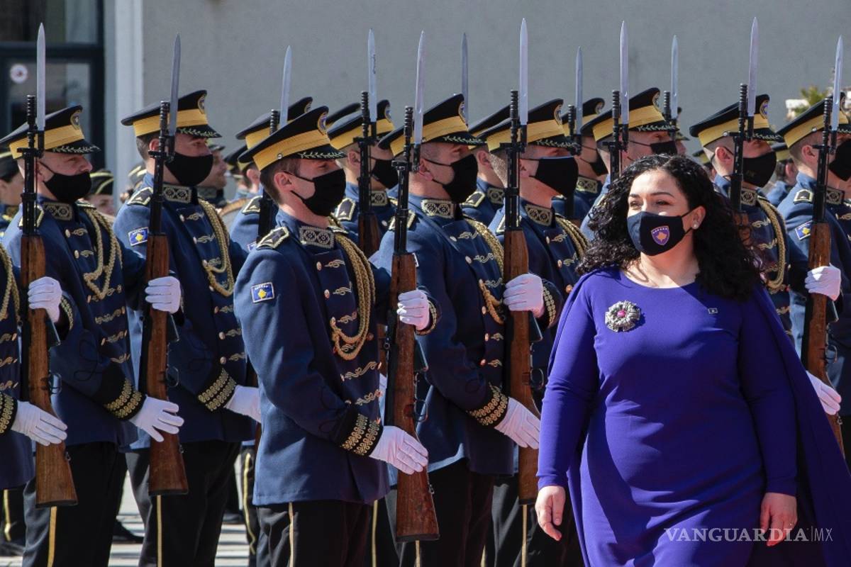Vjosa Osmani-Sadriu es la segunda presidenta de Kosovo y la jefa de estado más joven del mundo