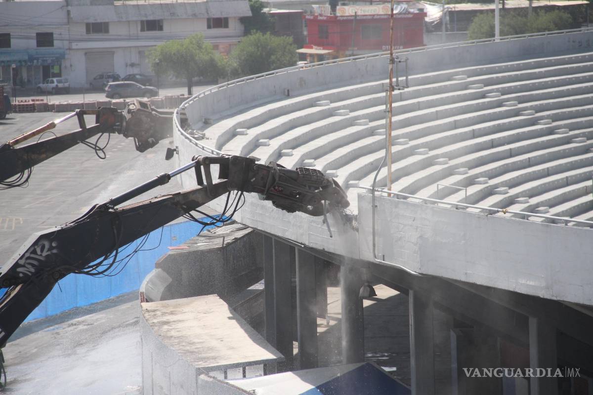 $!Inicia la demolición del Estadio del Tec