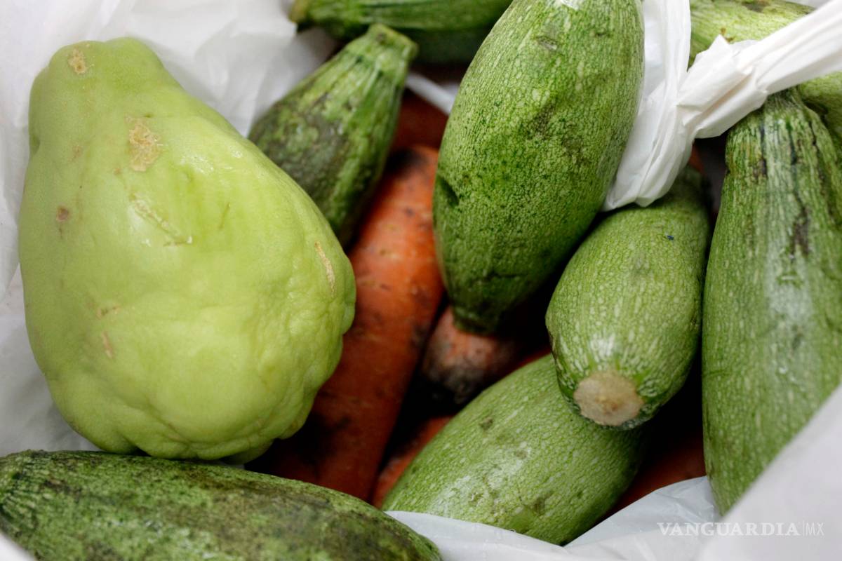 $!'Fruta podrida' para los supermercados; para el Banco de Alimentos de Saltillo, la comida diaria de miles de personas
