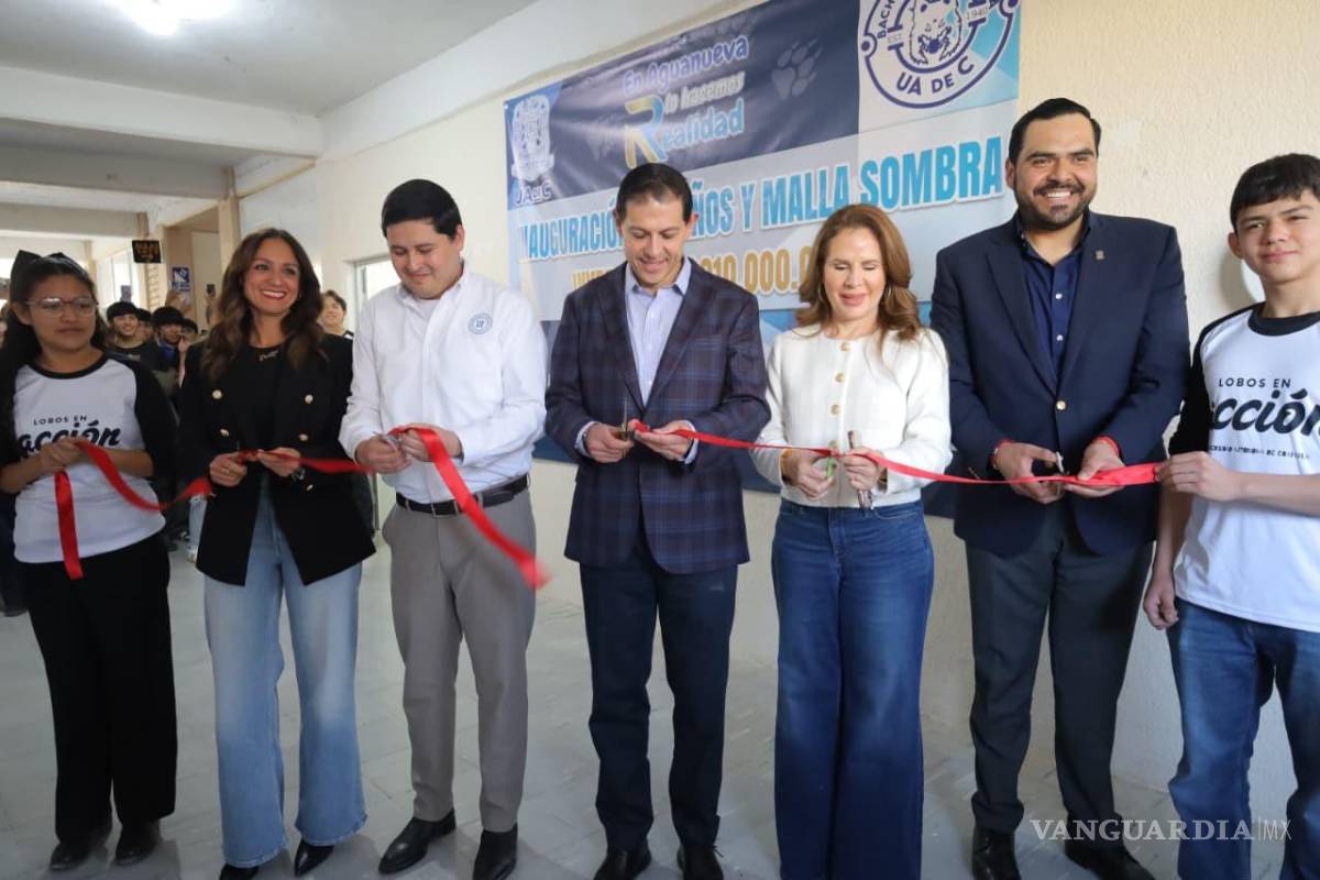 $!Em la Escuela de Bachilleres de Aguanueva, Octavio Pimentel inauguró obras por 910 mil pesos.