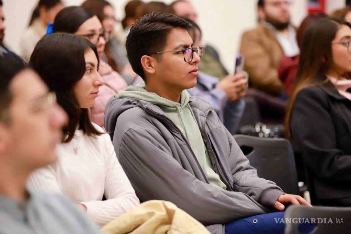 $!Estudiantes y profesionistas de la salud bucal participaron en la jornada.
