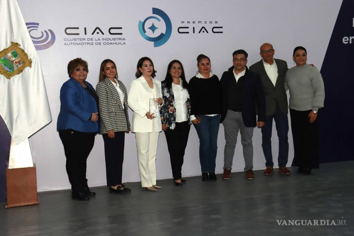 $!Por el proyecto “Universidad LEAR” el premio en la categoría Capital Humano fue para LEAR Estructuras.