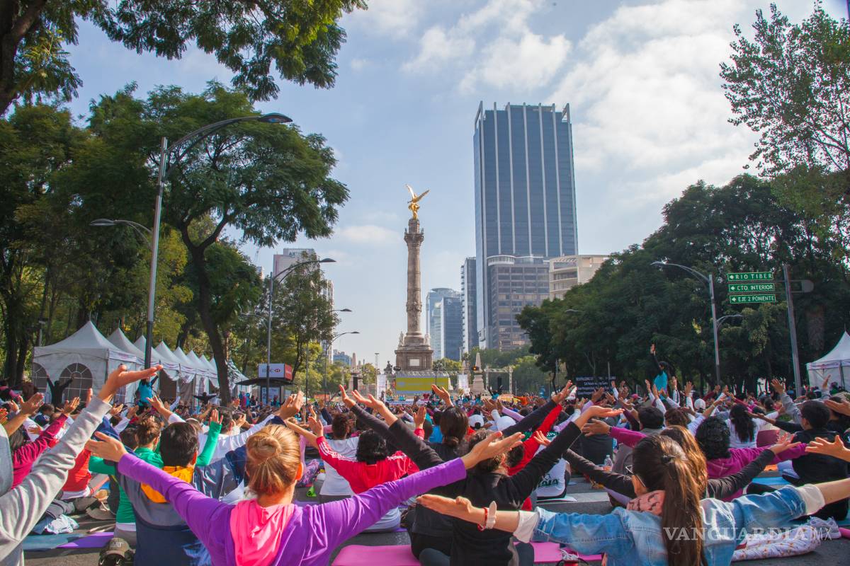 $!Miles de personas participaron en la meditación global masiva por la paz.