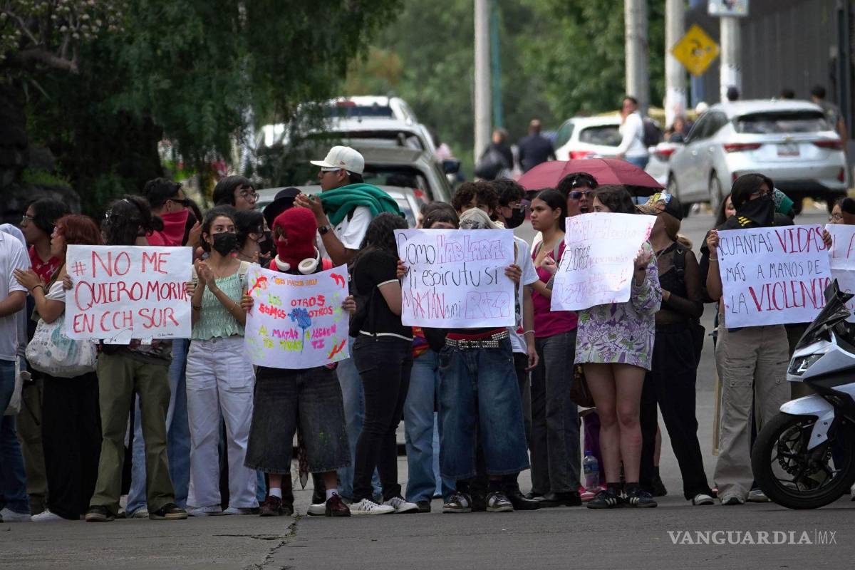 Estudiantes del CCH Sur protestaron en Rectoría de la UNAM tras agresión armada