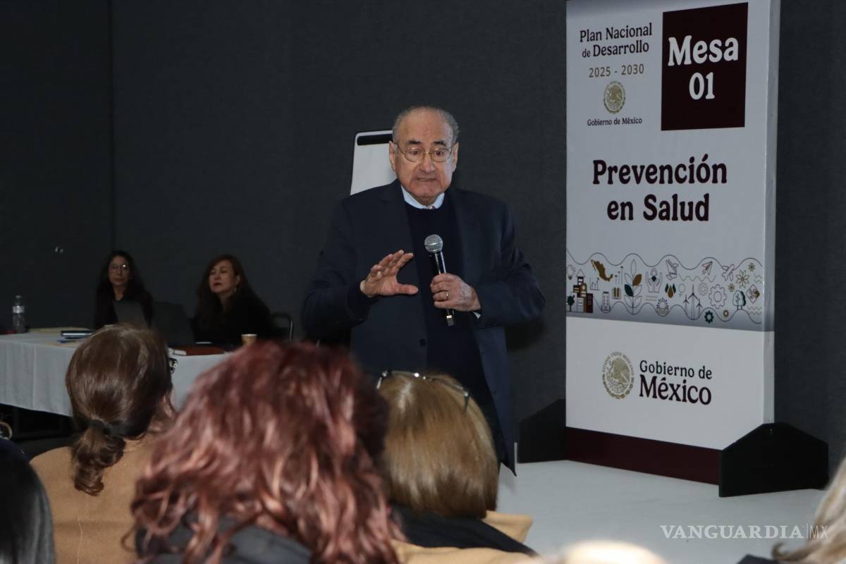 $!En el foro, se presentó el proyecto de salud popular, que busca prevenir enfermedades graves mediante la atención en centros de salud locales.