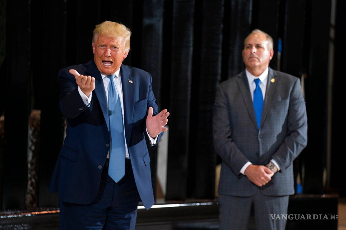 Amenaza Trump a México: pagará el muro con impuestos a remesas y peaje