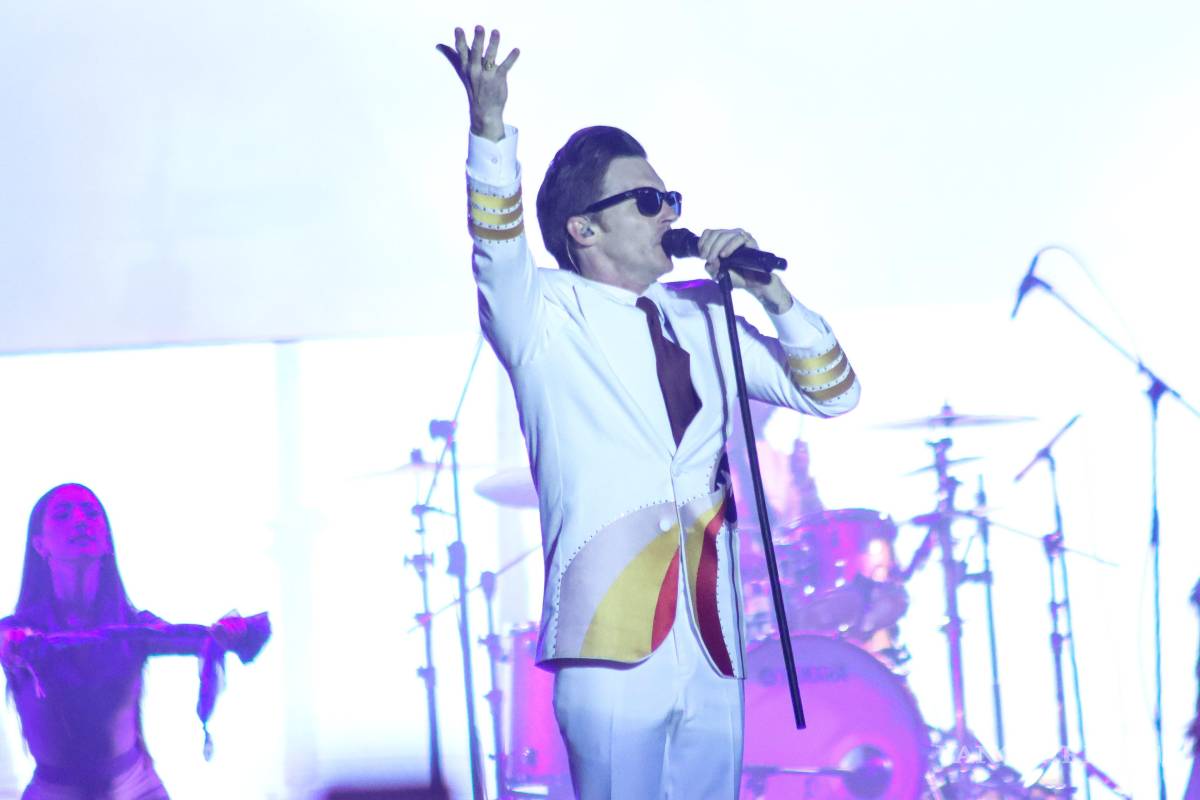 ¡Lo hicieron enojar! Despide Drake Bell a técnico de audio en pleno show en Puebla