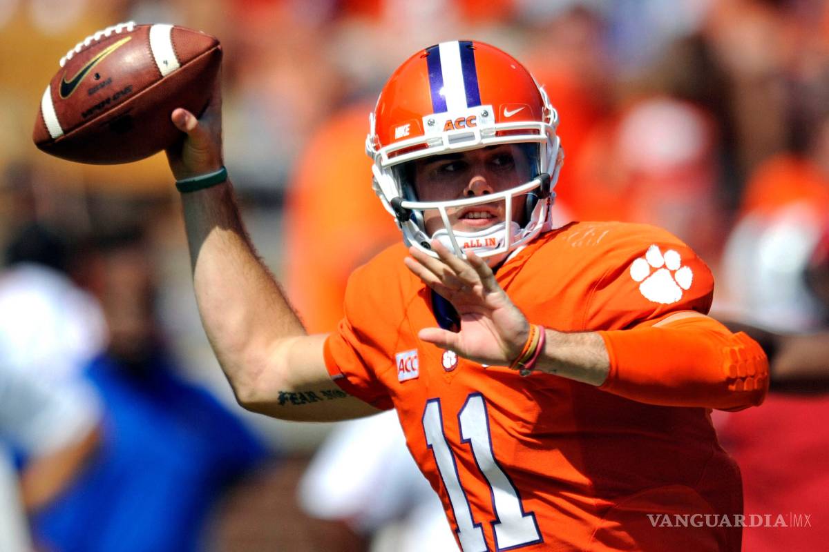 $!Arrestan a QB de los Broncos de Denver por 'meterse' a una casa