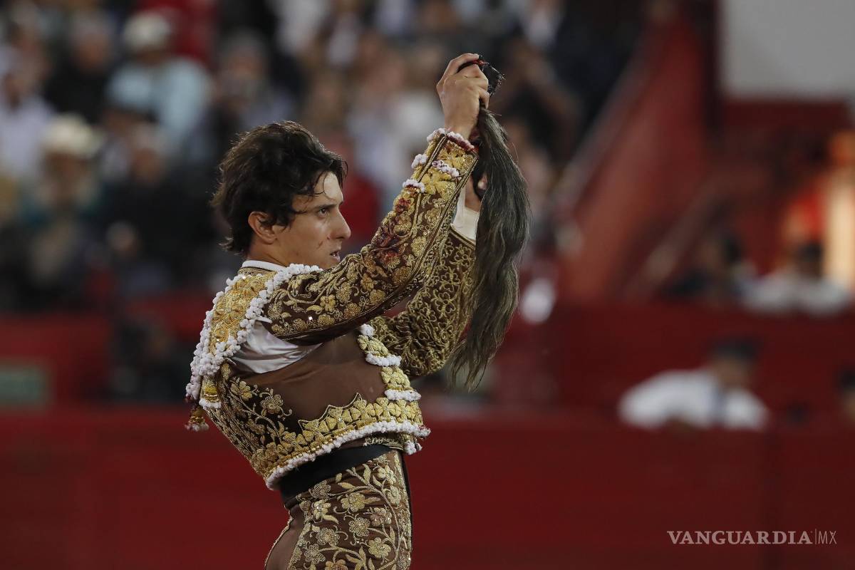 El torero peruano Roca Rey arrasa en La Plaza México; recibe reconocimiento de Saltillo