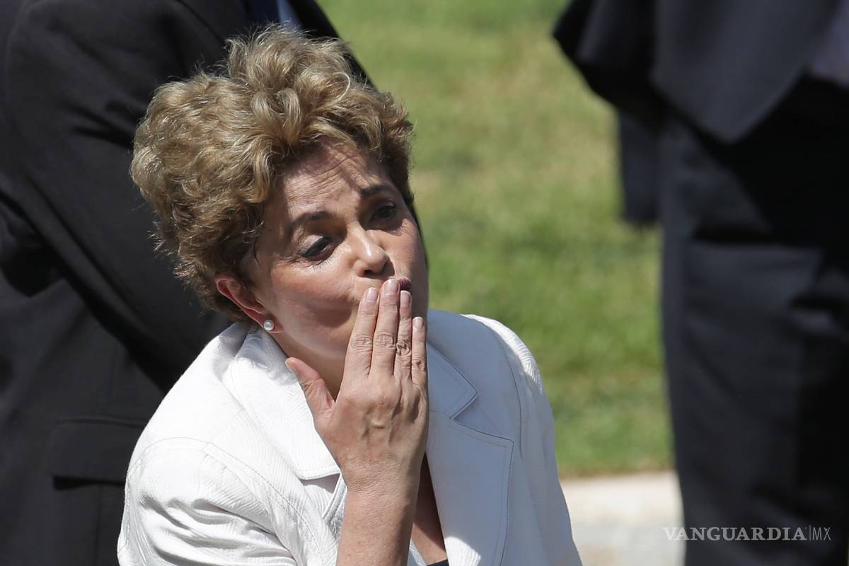 Rousseff recuerda a simpatizantes: 'Mi mandato acaba en 2018'