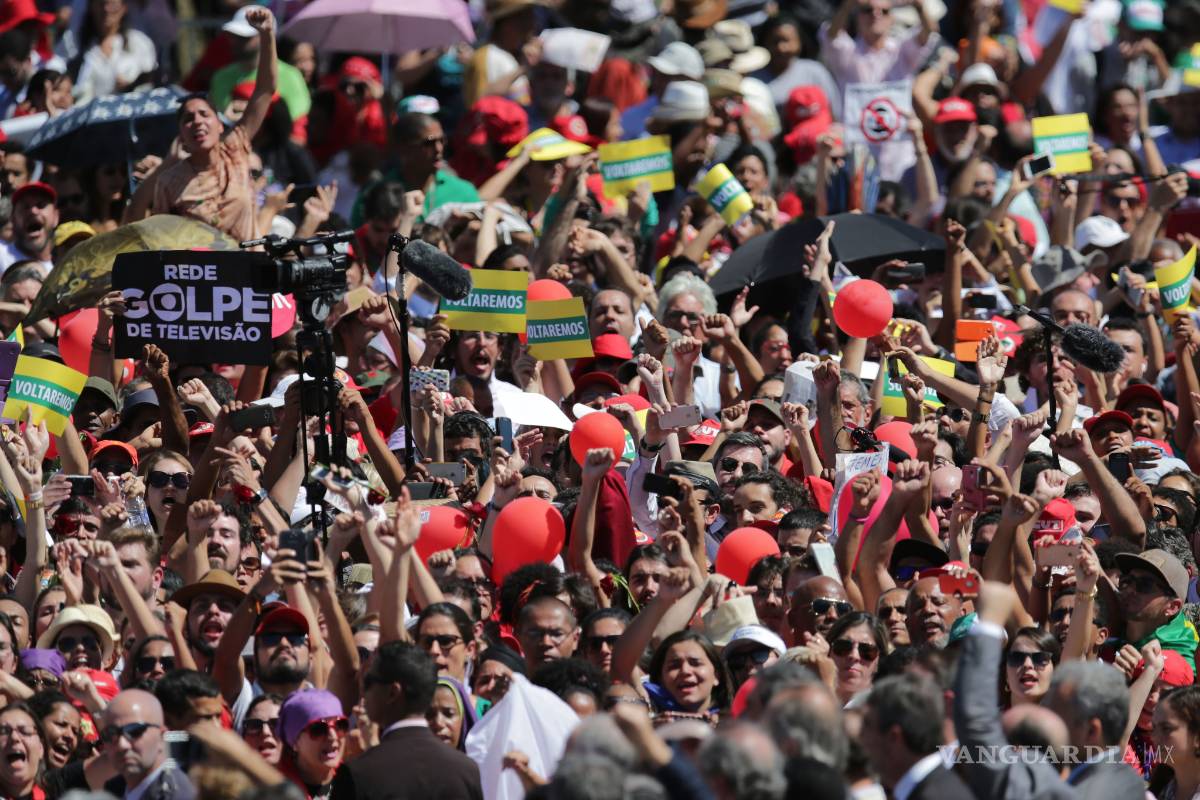 $!Rousseff recuerda a simpatizantes: 'Mi mandato acaba en 2018'