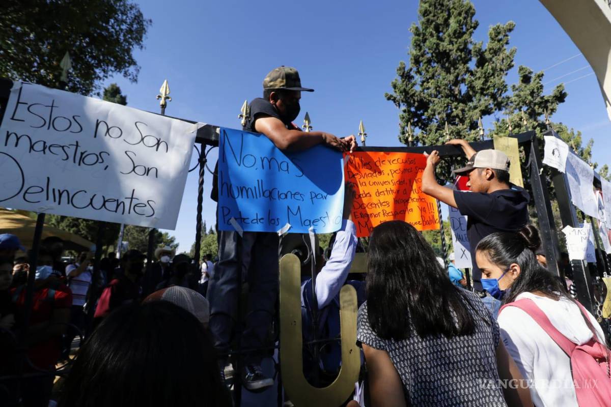 $!los alumnos elaboraron un pliego petitorio dirigido al Consejo Universitario donde señalaron irregularidades en la impartición de la materia.