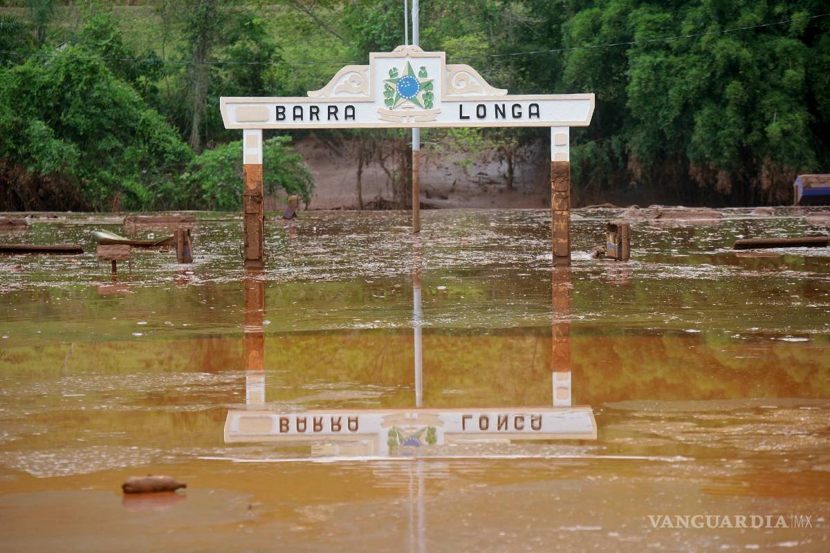 Avalancha de barro sepultó siete distritos y dejó 530 damnificados en Brasil