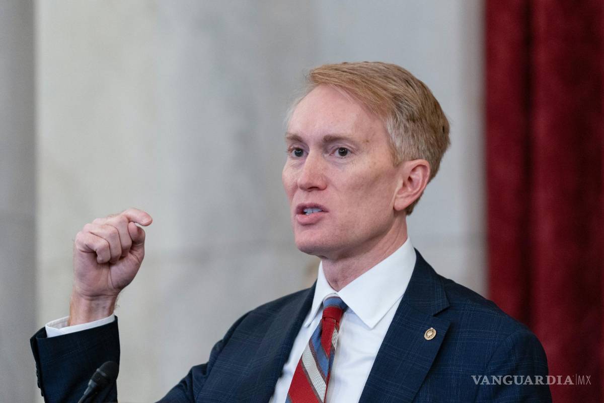 $!El senador republicano James Lankford. Los republicanos insisten en combinar la financiación con cambios en las políticas fronterizas y de inmigración de EU.