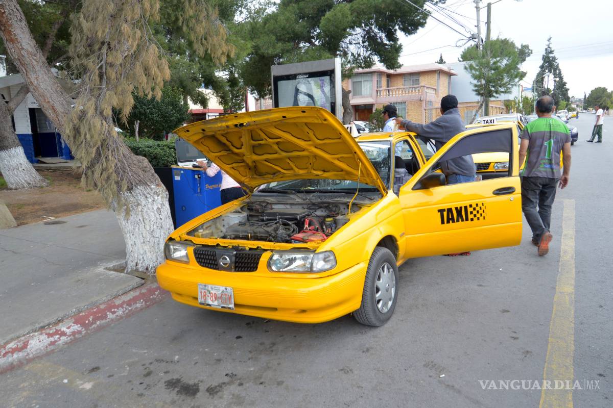 Saturan automovilistas módulos de verificación vehicular en Saltillo