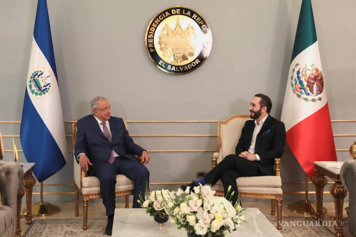 $!López Obrador durante su visita de mayo 6 de 2022 a Bukele en San Salvador.