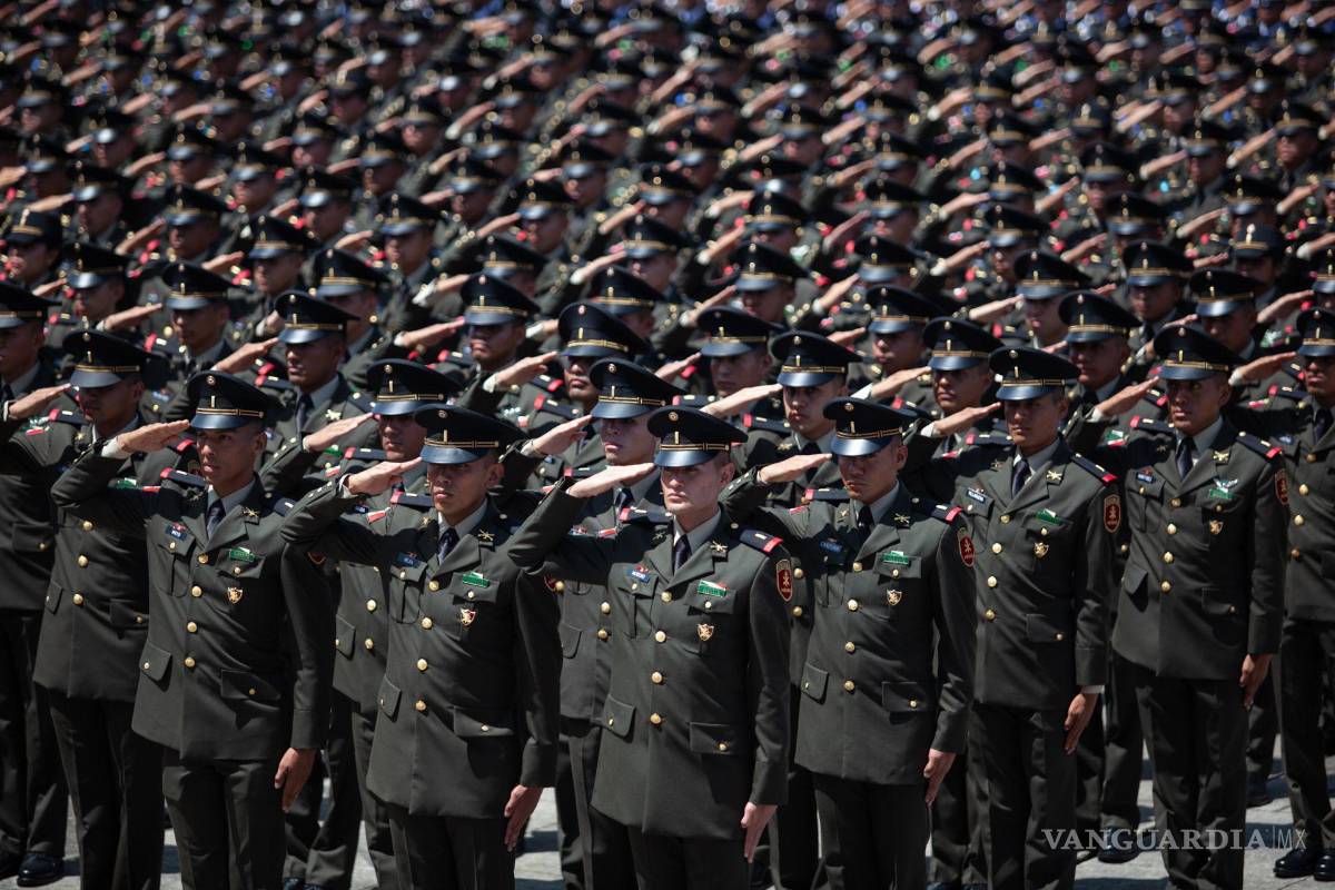 Ascienden y reclasifican a mil 760 militares de distintas ramas del Ejército Mexicano