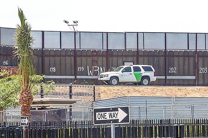 ‘Sacrificaría’ EU gastos en seguridad para erigir el muro