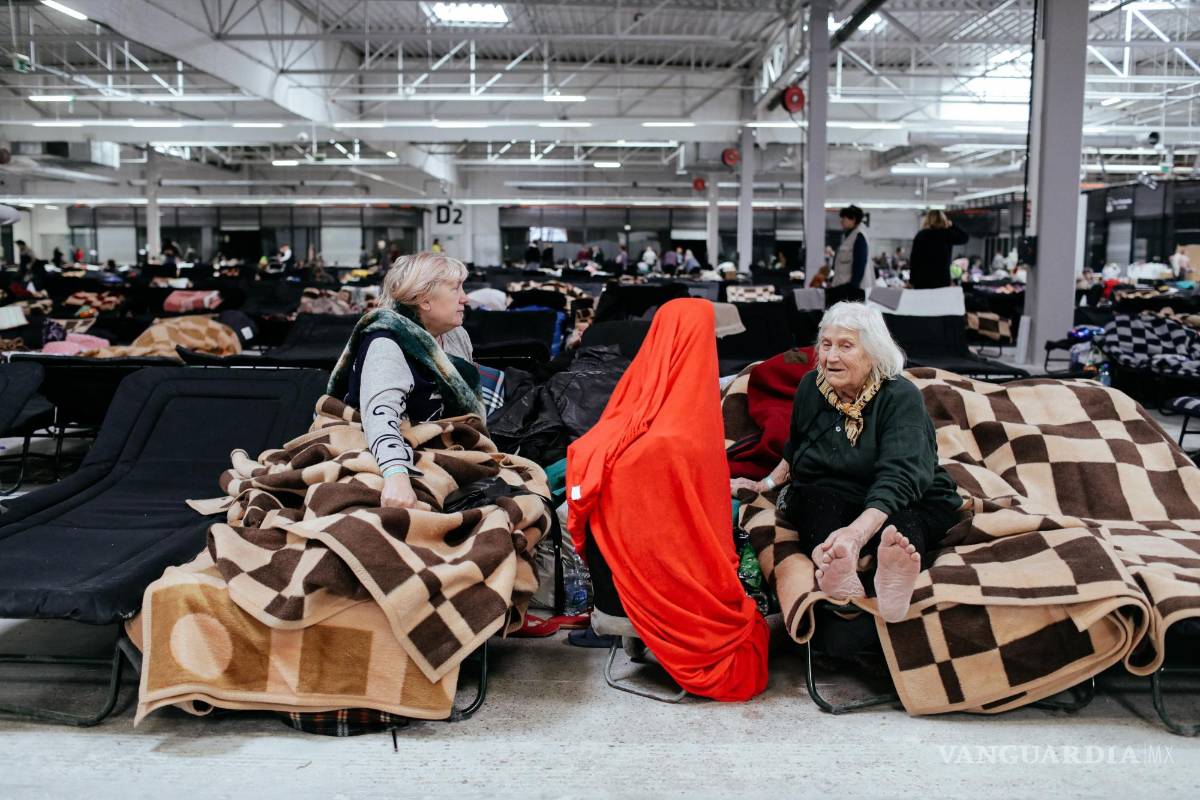 $!Refugiados ucranianos en el Centro de Ayuda Humanitaria en la Ptak Varsovia Expo en Nadarzyn, cerca de Varsovia, Polonia.