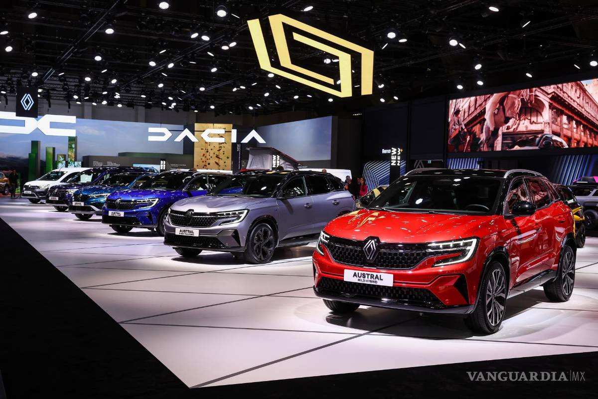 $!El stand de Renault durante la inauguración del Salón del Automóvil de Bruselas 2023, en Bruselas, Bélgica.