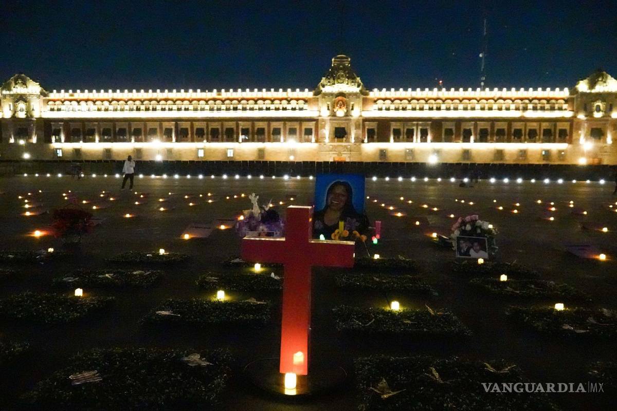 8M, cerca de 1,000 lápidas en el Zócalo de Ciudad de México recuerdan a las víctimas de feminicidio (fotos)