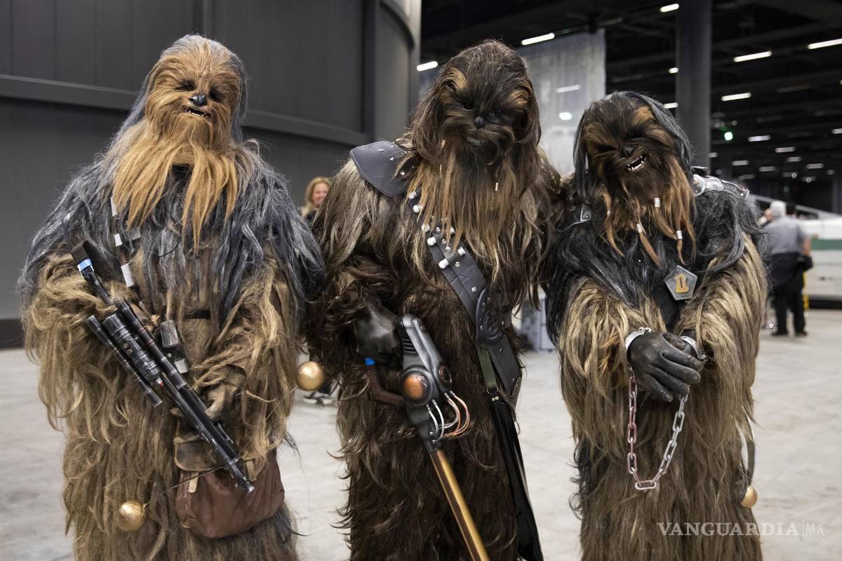 $!Los cosplayers se hacen pasar por ‘wookies’ de la franquicia de ‘Star Wars’ en la convención ‘Fantasy Basel - The Swiss Comic Con 2021’ en Basilea, Suiza. EFE/EPA/Peter Klaunzer