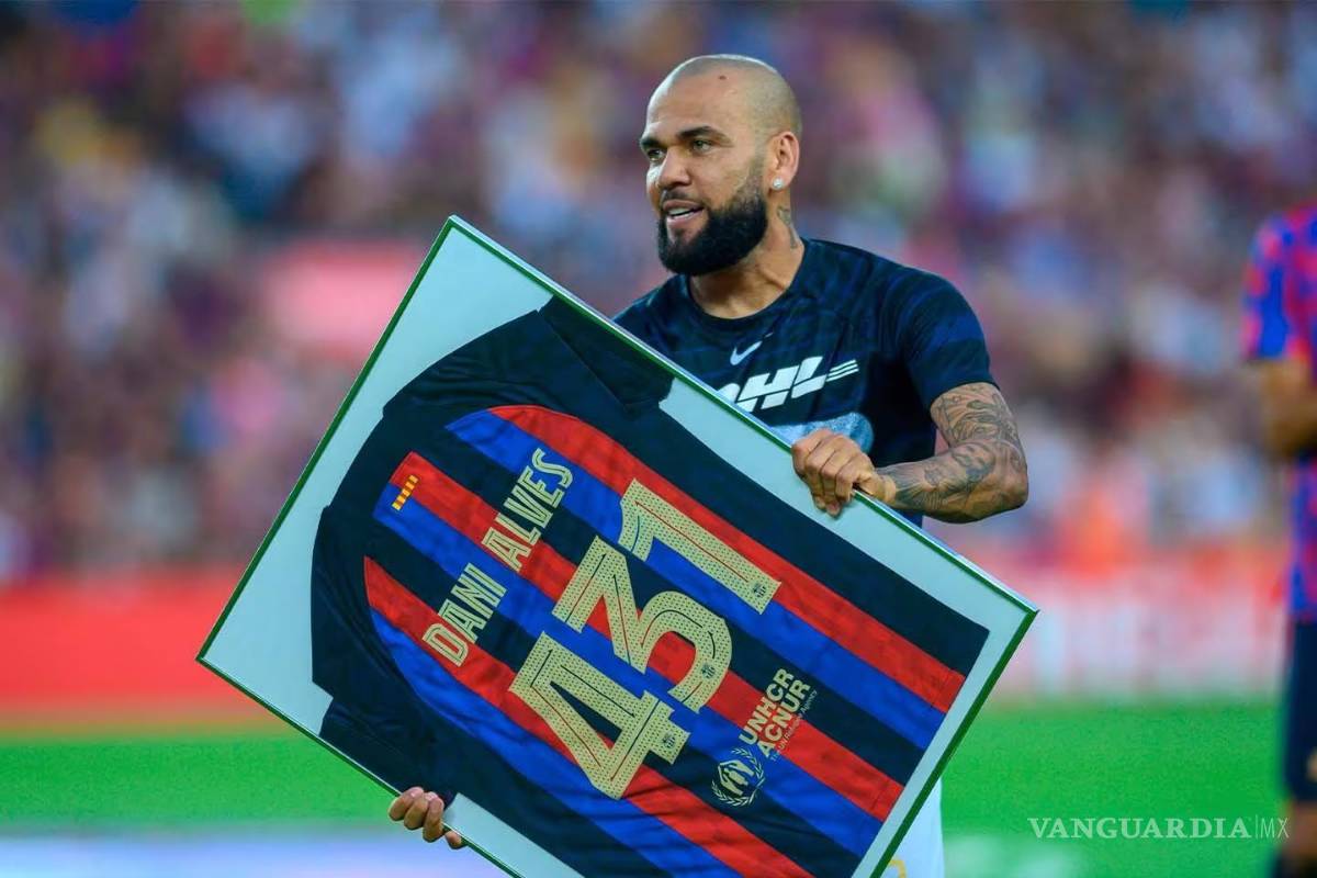 Barcelona borra de sus jugadores históricos a Dani Alves