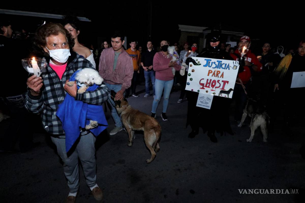$!Saltillenses acompañan a Verónica, dueña de Ghost, mientras exigen por justicia.