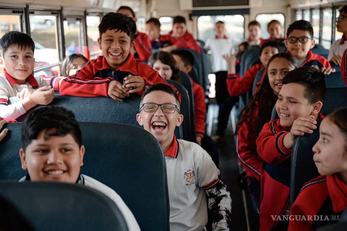 $!Los estudiantes de las comunidades rurales ahora tienen acceso a transporte para asistir diariamente a sus clases sin riesgo de ausentismo.