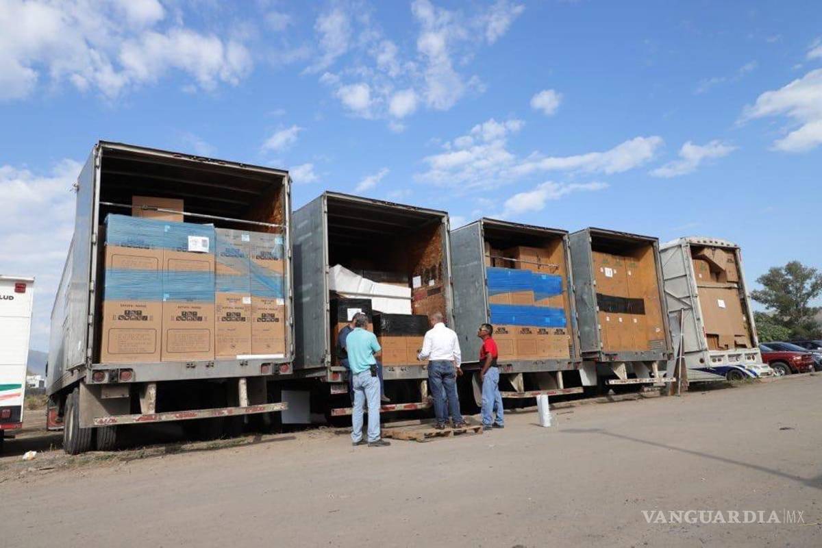 Carlos Hank González apoya a damnificados en Nayarit por huracán Willa
