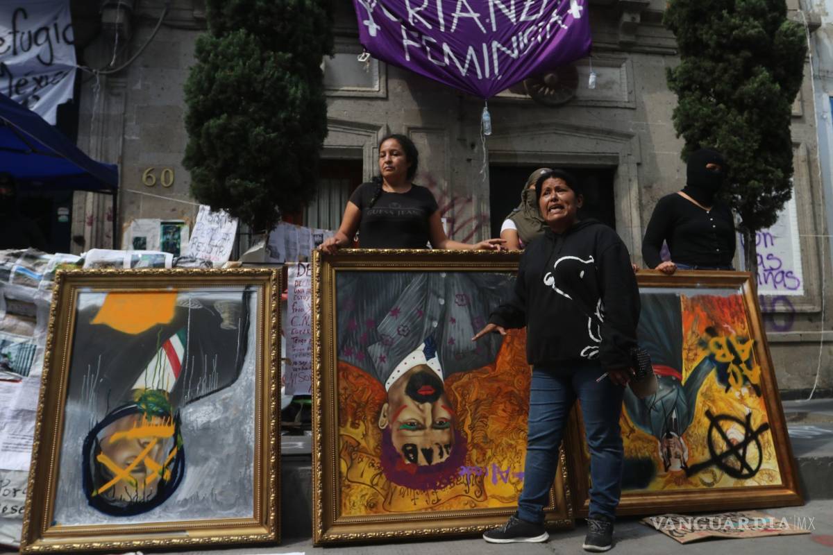 $!'¿Por qué no se indignó cuando violaron a mi hija?', reclama activista a AMLO