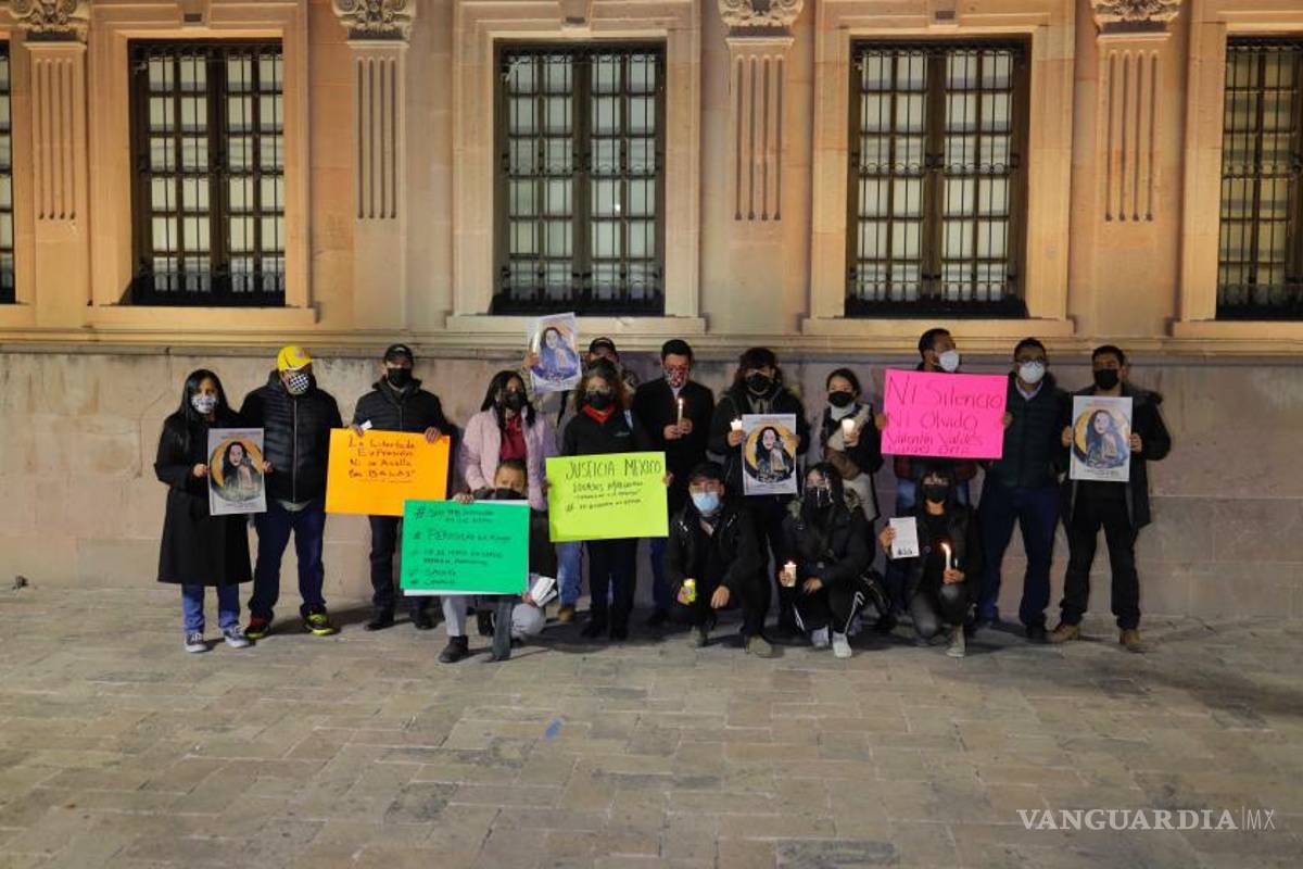 $!“Nos sumamos a esta protesta nacional por los crímenes que se han cometido contra los compañeros allá en California”, dijo una de las periodistas presentes.