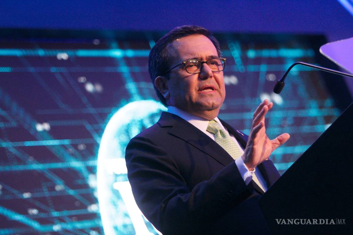 Inicia renegociación del TLCAN entre amenazas