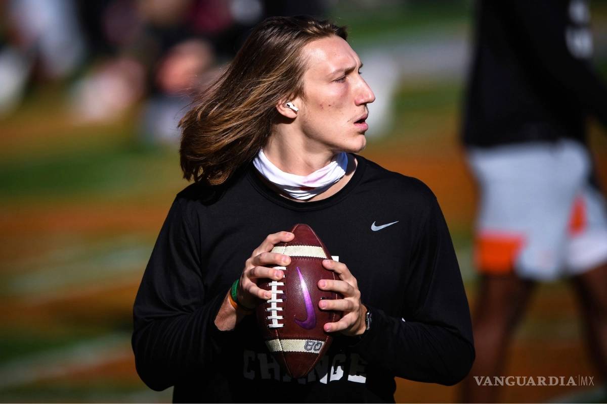 Trevor Lawrence con ajetreado fin de semana
