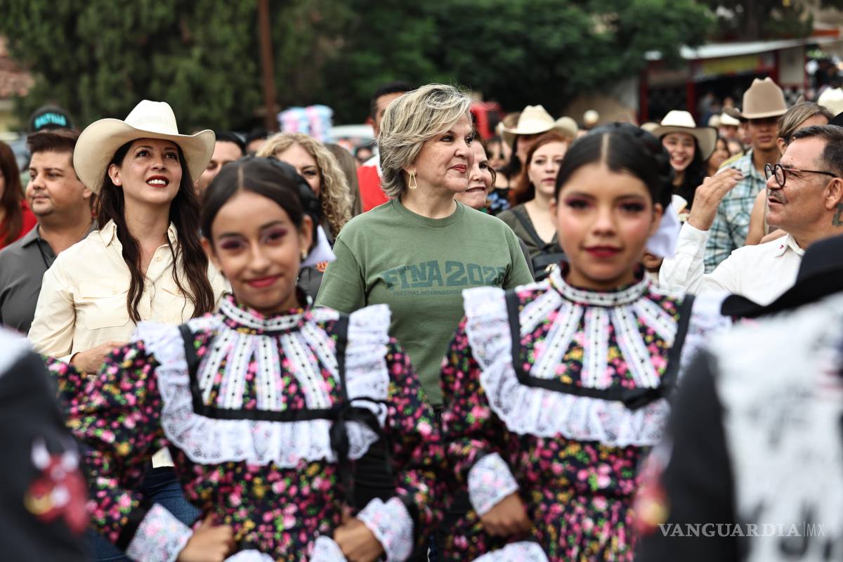 $!Con gran callejoneada inicia la fiesta Internacional de las Artes de Saltillo FINA 449