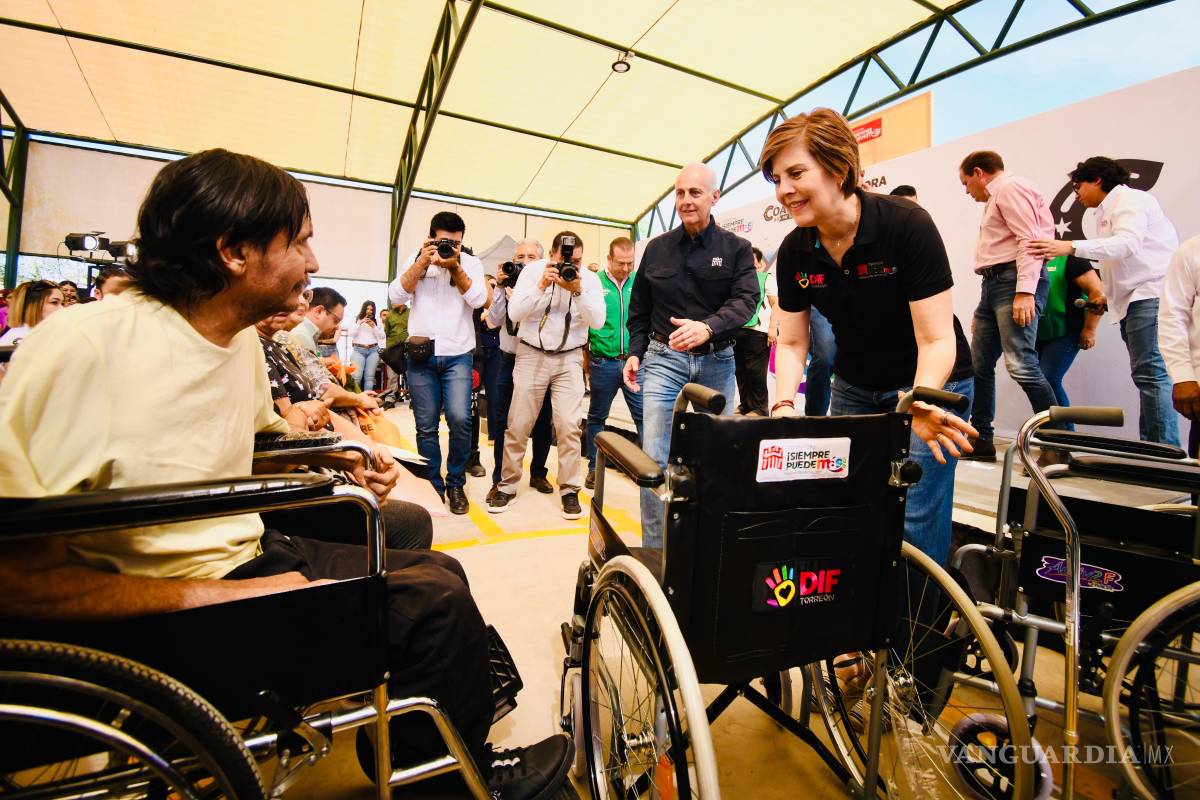 $!Durante el evento se entregaron aparatos de movilidad a personas con discapacidad.