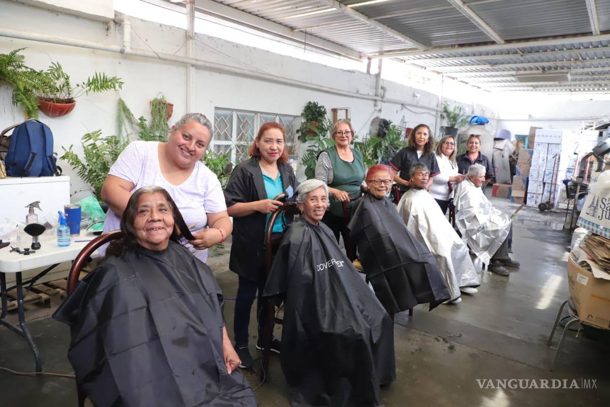 $!Personas mayores participan en programas de salud, cultura y activación física.