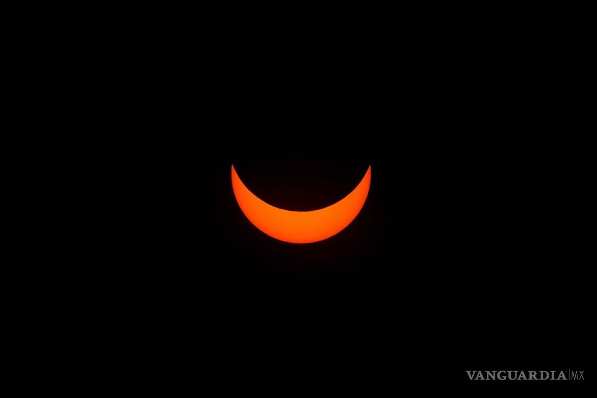 Así cautiva, maravilla y asombra el eclipse solar desde Mazatlán hasta la isla de Terranova (fotos)